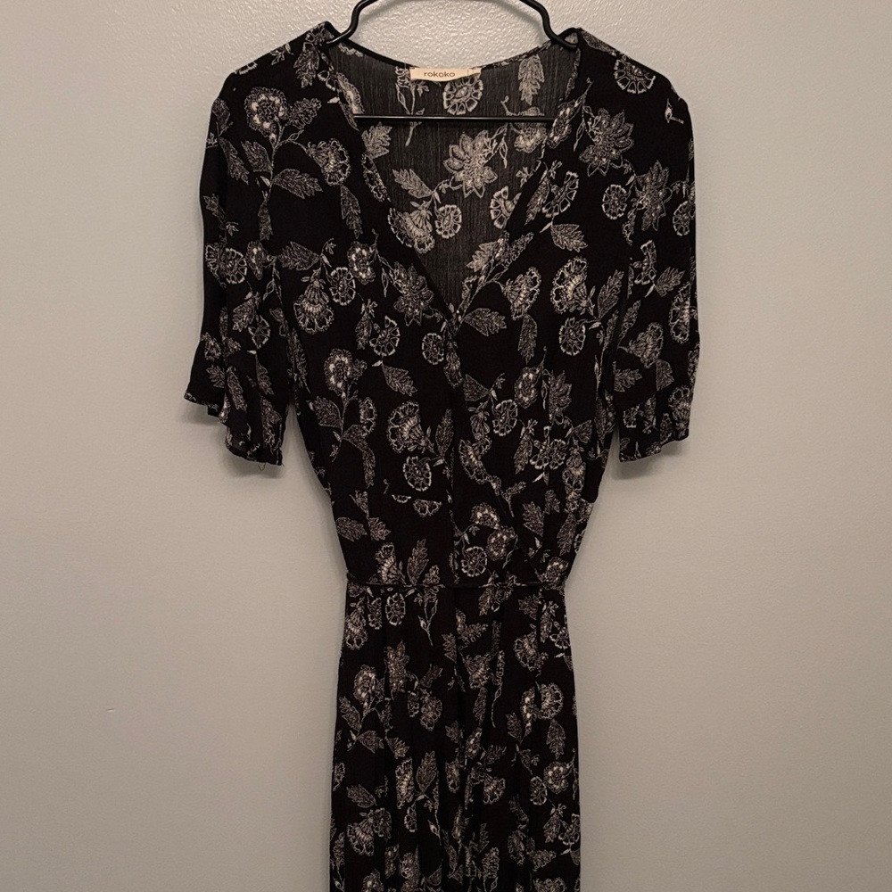 Chic Black and White Floral Maxi Dress